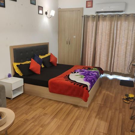 Ig - Unohomes99 - Amazing Homestay Noida Kültér fotó